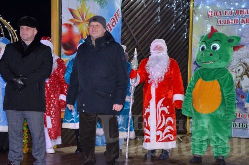 Торжество открытия центральной елки в Черемшане (ФОТОРЕПОРТАЖ)