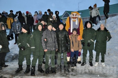 Чирмешән балаларын Әлмәт артистлары сөендерде (ФОТОРЕПОРТАЖ)