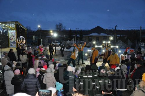 Черемшанских детей порадовали альметьевские артисты (ФОТОРЕПОРТАЖ)