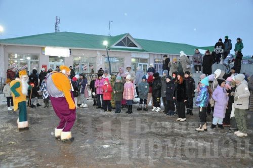 Чирмешән балаларын Әлмәт артистлары сөендерде (ФОТОРЕПОРТАЖ)