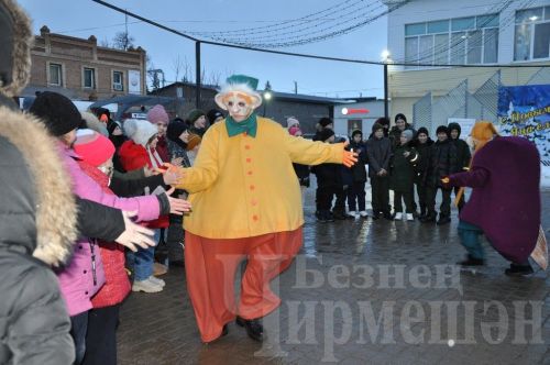 Черемшанских детей порадовали альметьевские артисты (ФОТОРЕПОРТАЖ)