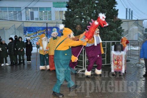 Черемшанских детей порадовали альметьевские артисты (ФОТОРЕПОРТАЖ)