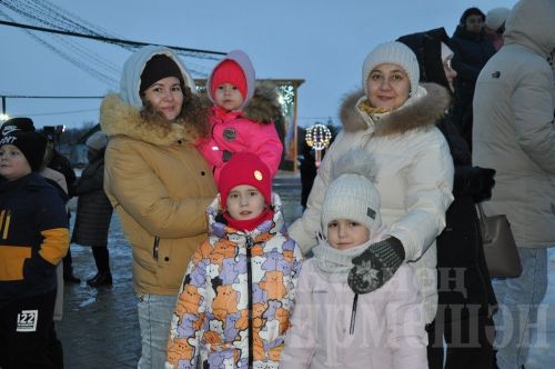 Черемшанских детей порадовали альметьевские артисты (ФОТОРЕПОРТАЖ)