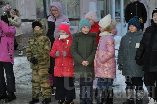 Черемшанских детей порадовали альметьевские артисты (ФОТОРЕПОРТАЖ)