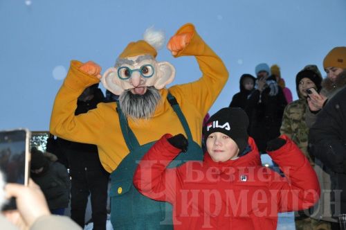 Чирмешән балаларын Әлмәт артистлары сөендерде (ФОТОРЕПОРТАЖ)