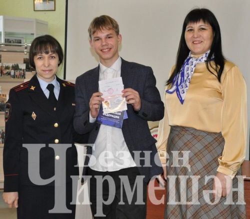 Чирмешәннең яшь гражданнарына паспортлар тапшырдылар (ФОТОРЕПОРТАЖ)