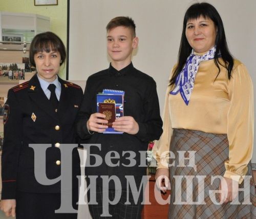 Чирмешәннең яшь гражданнарына паспортлар тапшырдылар (ФОТОРЕПОРТАЖ)