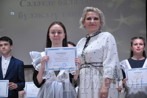 Чирмешәндә сәләтле укучыларны бүләкләделәр (ФОТОРЕПОРТАЖ)