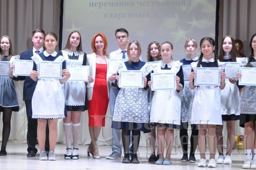 Чирмешәндә сәләтле укучыларны бүләкләделәр (ФОТОРЕПОРТАЖ)