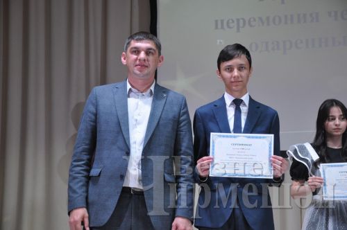 Чирмешәндә сәләтле укучыларны бүләкләделәр (ФОТОРЕПОРТАЖ)