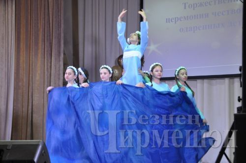 Чирмешәндә сәләтле укучыларны бүләкләделәр (ФОТОРЕПОРТАЖ)