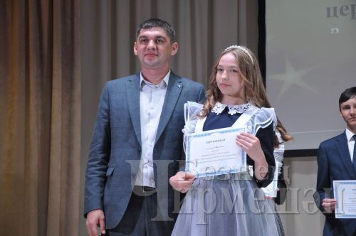 Чирмешәндә сәләтле укучыларны бүләкләделәр (ФОТОРЕПОРТАЖ)