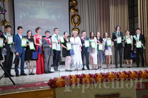 Чирмешәндә районкүләм чыгарылыш кичәсе узды (ФОТОРЕПОРТАЖ)