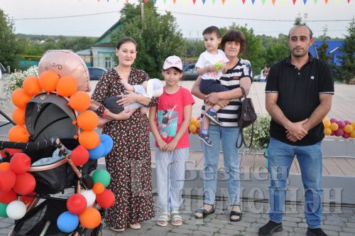 Чирмешәндә Гаилә, мәхәббәт һәм тугрылык көнен билгеләп үттеләр (ФОТОРЕПОРТАЖ)