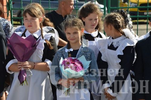 Лашман мәктәбендәге Белем көненнән - 46 фото