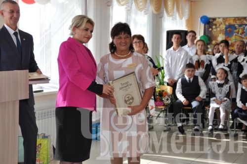 Бәркәтә мәктәбендә Белем көне узды (ФОТОРЕПОРТАЖ)