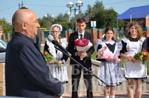 День знаний в Лашманской школе (ФОТОРЕПОРТАЖ)