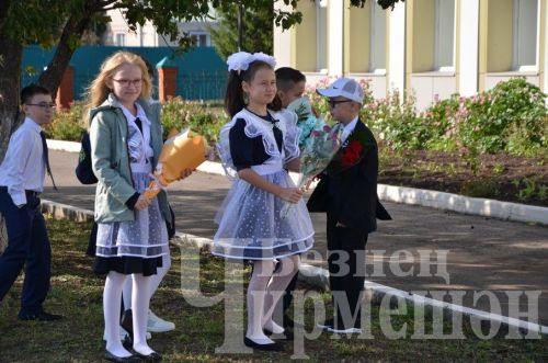 День знаний в Лашманской школе (ФОТОРЕПОРТАЖ)