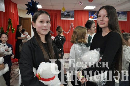 В Черемшане одаренных детей пригласили на новогодний праздник (ФОТОРЕПОРТАЖ)