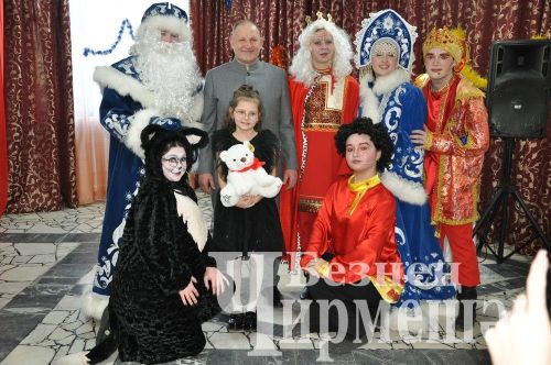 В Черемшане одаренных детей пригласили на новогодний праздник (ФОТОРЕПОРТАЖ)