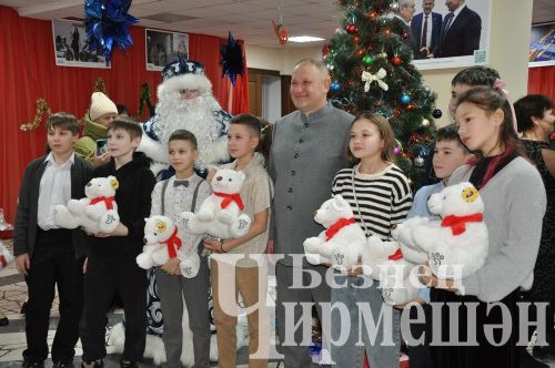 В Черемшане одаренных детей пригласили на новогодний праздник (ФОТОРЕПОРТАЖ)