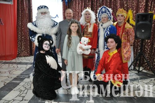 В Черемшане одаренных детей пригласили на новогодний праздник (ФОТОРЕПОРТАЖ)