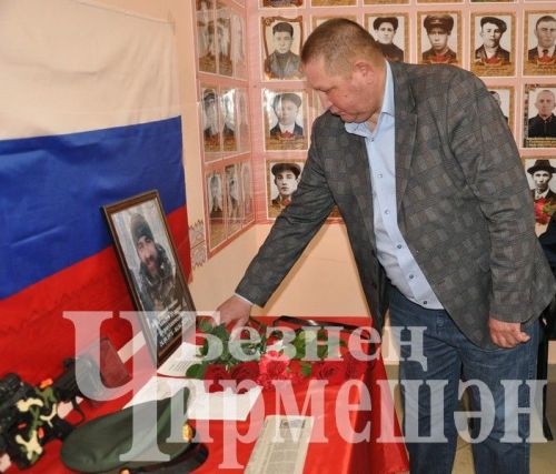 Түбән Чегодайда махсус хәрби операция зонасында һәлак булган Нуршат Хожаевны искә алдылар ( ФОТОРЕПОРТАЖ)