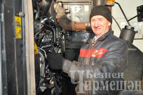 "ЧИРМЕШӘНАГРО" ашханәсендә техника ремонтлаучыларга төшке аш әзерлиләр (ФОТОРЕПОРТАЖ)