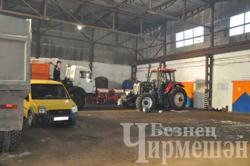 "ЧИРМЕШӘНАГРО" ашханәсендә техника ремонтлаучыларга төшке аш әзерлиләр (ФОТОРЕПОРТАЖ)