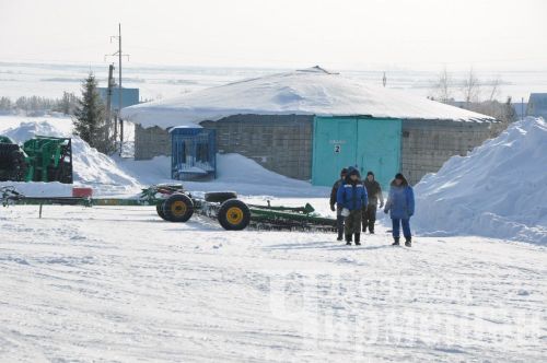 "ЧИРМЕШӘНАГРО" ашханәсендә техника ремонтлаучыларга төшке аш әзерлиләр (ФОТОРЕПОРТАЖ)