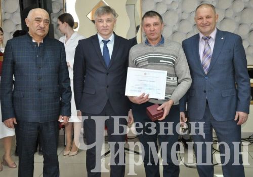 Чирмешәндә авыл хуҗалагы хезмәтчәннәрен хөрмәтләделәр (ФОТОРЕПОРТАЖ)