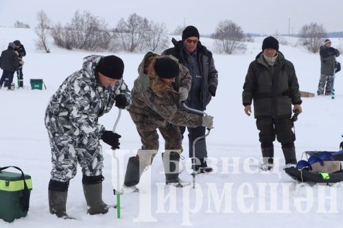 На Новоильмовском пруду соревновались рыбаки (ФОТОРЕПОРТАЖ)