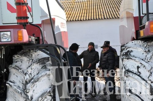В Черемшан приехал заместитель министра сельского хозяйства и продовольствия РТ Рафаэль Фаттахов (ФОТОРЕПОРТАЖ)