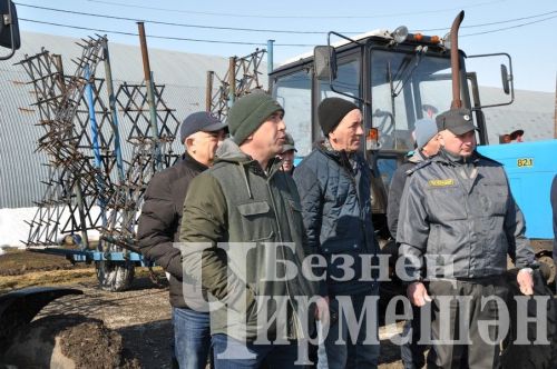 В Черемшан приехал заместитель министра сельского хозяйства и продовольствия РТ Рафаэль Фаттахов (ФОТОРЕПОРТАЖ)