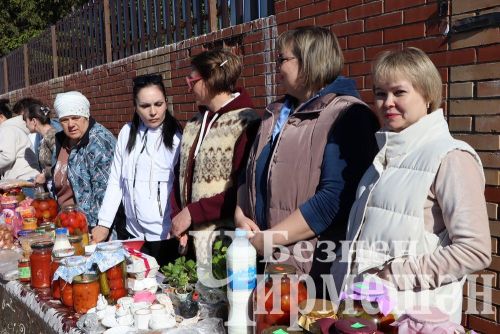 Чирмешән районы мәктәпләре, балалар  бакчалары һәм ата-аналар "Игелек ярминкәсе" үткәрде (ФОТОРЕПОРТАЖ)