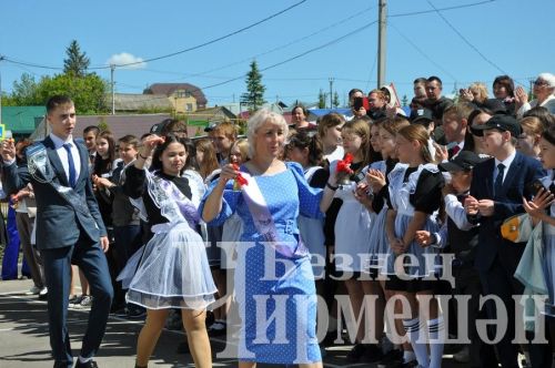1 нче Чирмешән мәктәбендә - Соңгы кыңгырау (ФОТОРЕПОРТАЖ)