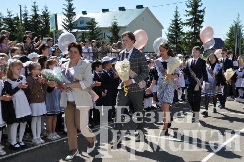 1 нче Чирмешән мәктәбендә - Соңгы кыңгырау (ФОТОРЕПОРТАЖ)