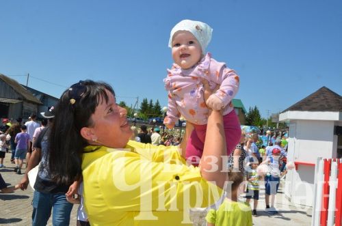 Чирмешәндә Балаларны яклау көне уңаеннан бәйрәм үтте (ФОТОРЕПОРТАЖ)