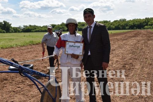 Чирмешән Сабан туе 2024: атлар узышы һәм Аударыш ярышы (ФОТОРЕПОРТАЖ)