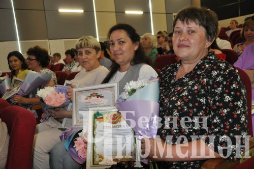 Чирмешән районы социаль хезмәткәрләре бәйрәмнәрен билгеләде (ФОТОРЕПОРТАЖ)