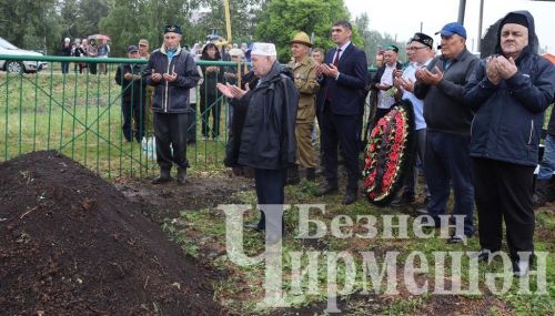 Туймәттә 1941 елда сугышта һәлак булган Габдулла Әшраповның җәсәден җирләделәр (ФОТОРЕПОРТАЖ)
