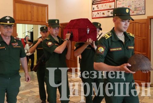 Туймәттә 1941 елда сугышта һәлак булган Габдулла Әшраповның җәсәден җирләделәр (ФОТОРЕПОРТАЖ)
