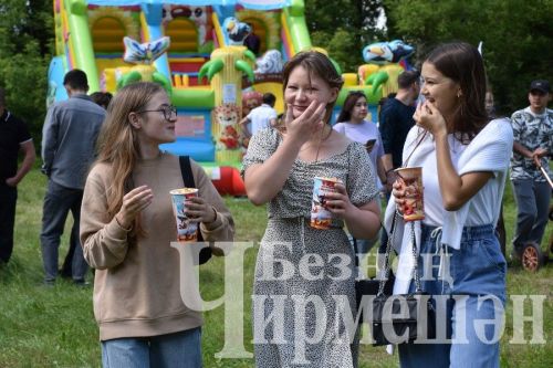 В Беркет  Ключе на Дне села ловили петуха (ФОТОРЕПОРТАЖ)