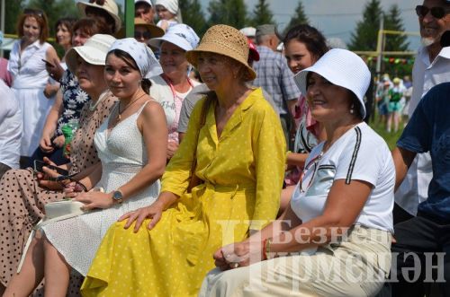Лашмандагы Авыл көне бәйрәмендә кызлар да көрәште (ФОТОРЕПОРТАЖ)