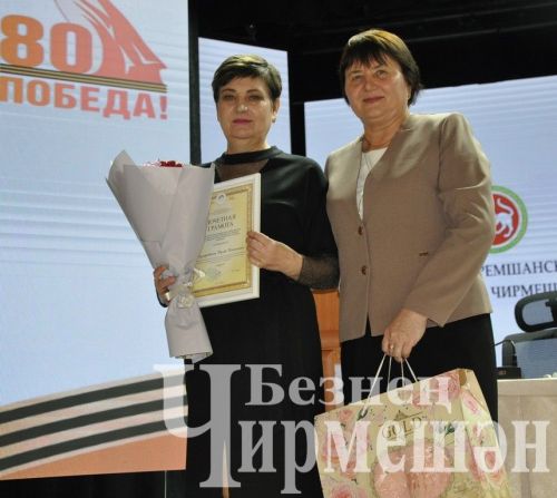 Чирмешән районның социаль хезмәткәрләрне бүләкләделәр (ФОТОРЕПОРТАЖ)