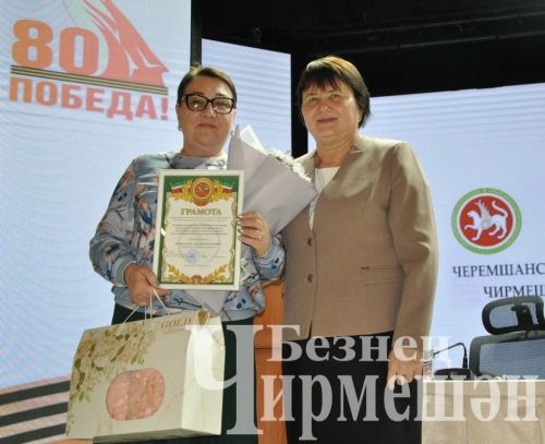 Чирмешән районның социаль хезмәткәрләрне бүләкләделәр (ФОТОРЕПОРТАЖ)