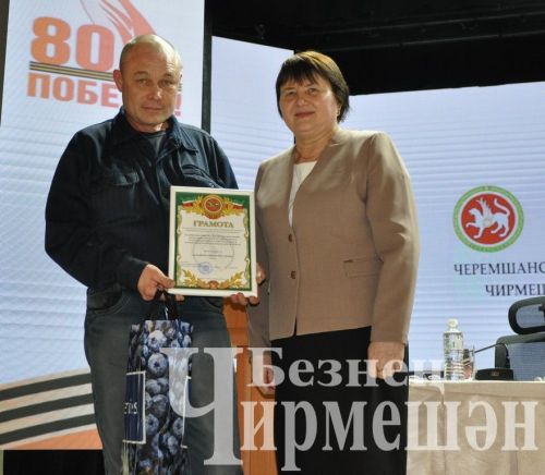 Чирмешән районның социаль хезмәткәрләрне бүләкләделәр (ФОТОРЕПОРТАЖ)