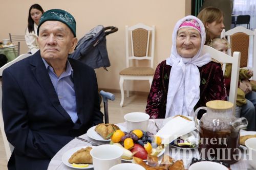 Глава Черемшаского района вручил сертификаты молодым семьям на торжестве в честь семей - юбиляров (ФОТОРЕПОРТАЖ)