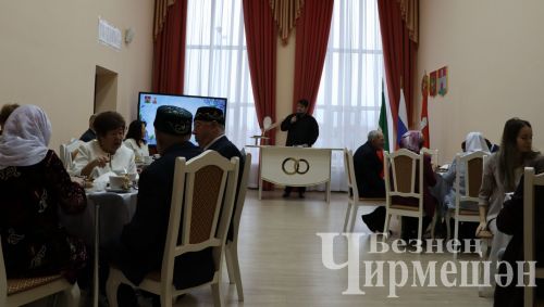 Глава Черемшаского района вручил сертификаты молодым семьям на торжестве в честь семей - юбиляров (ФОТОРЕПОРТАЖ)