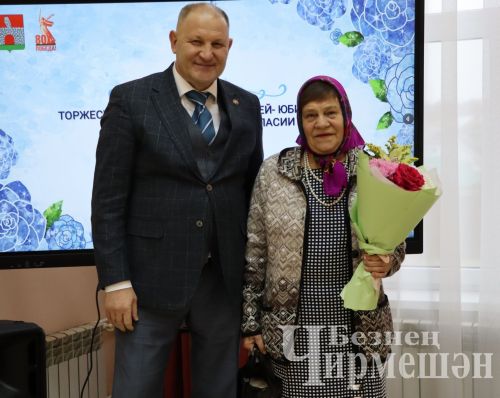 Глава Черемшаского района вручил сертификаты молодым семьям на торжестве в честь семей - юбиляров (ФОТОРЕПОРТАЖ)